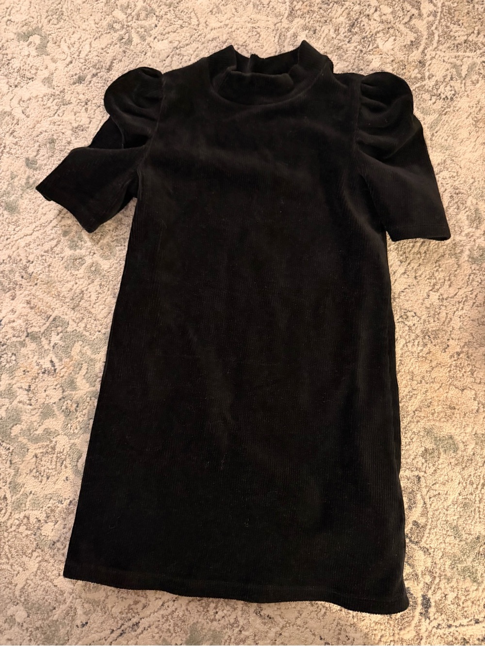 Girls Black Velvet Puff-Sleeve Dress
